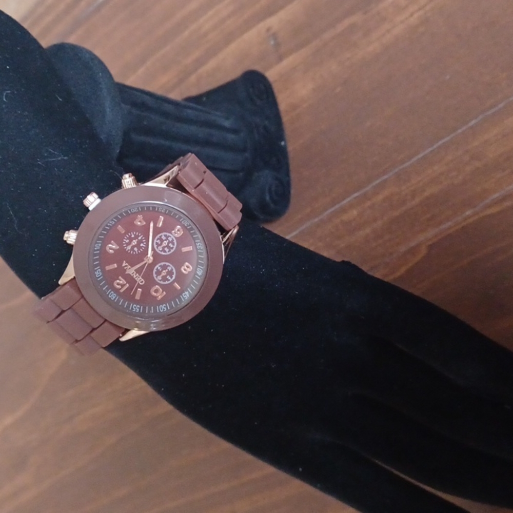 Geneva Rubber Band Watch - Picture 3 of 3